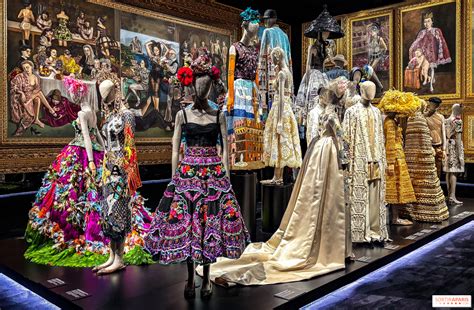 dolce and gabbana fashion exhibition paris